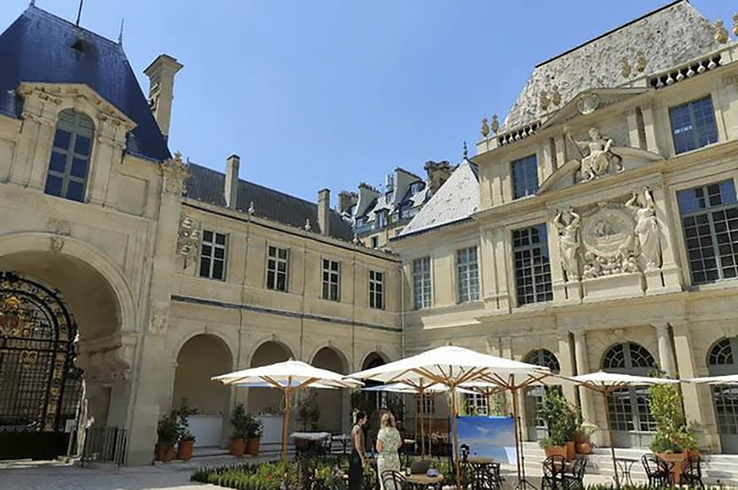 Caffè nel giardino del museo Carnavalet