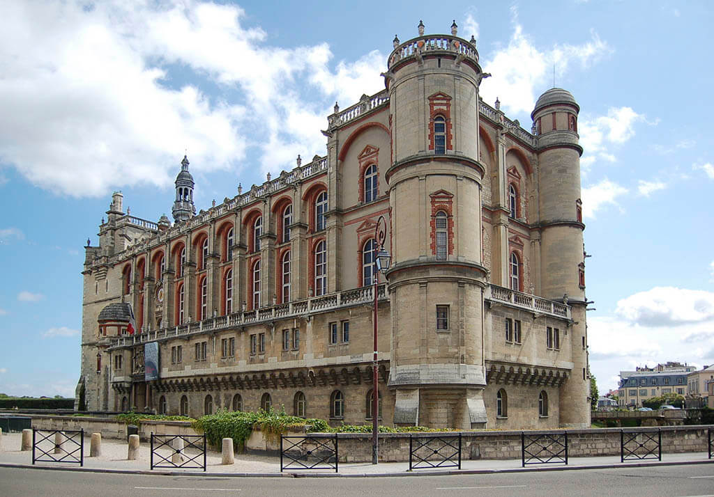 10 migliori palazzi e castelli a Parigi e nei suburbi: Saint-Germain Palace