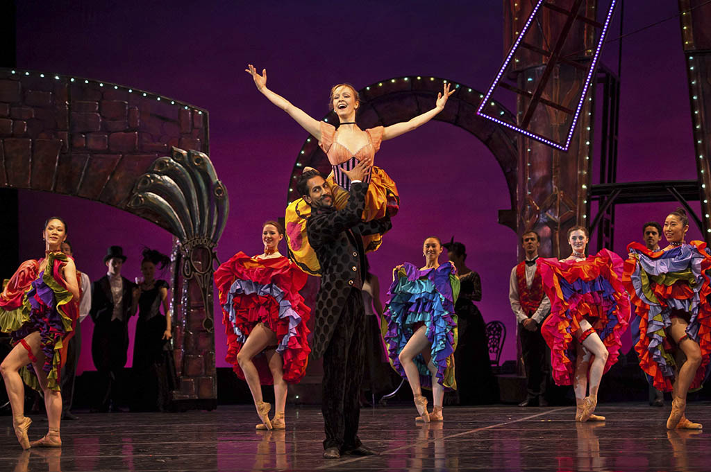 Lo Show del Moulin Rouge ed il Cancan Francese