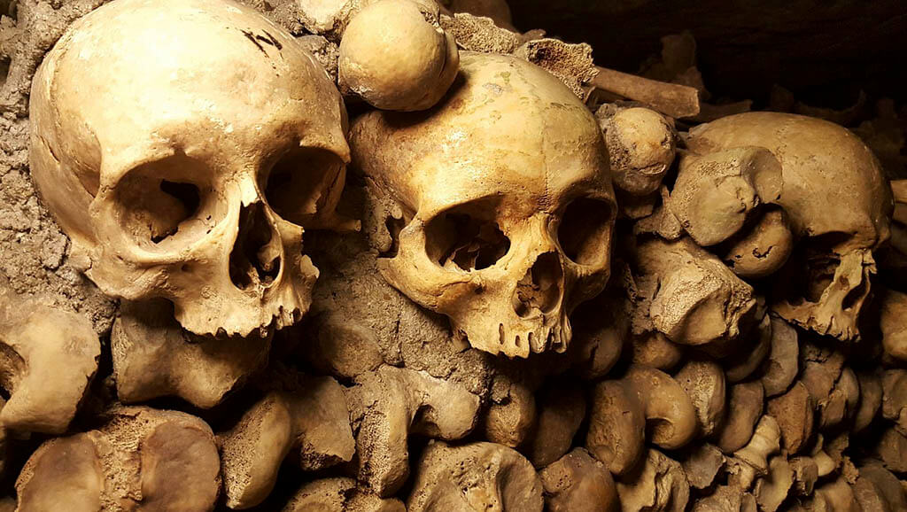 Qual è la storia delle catacombe di Parigi?