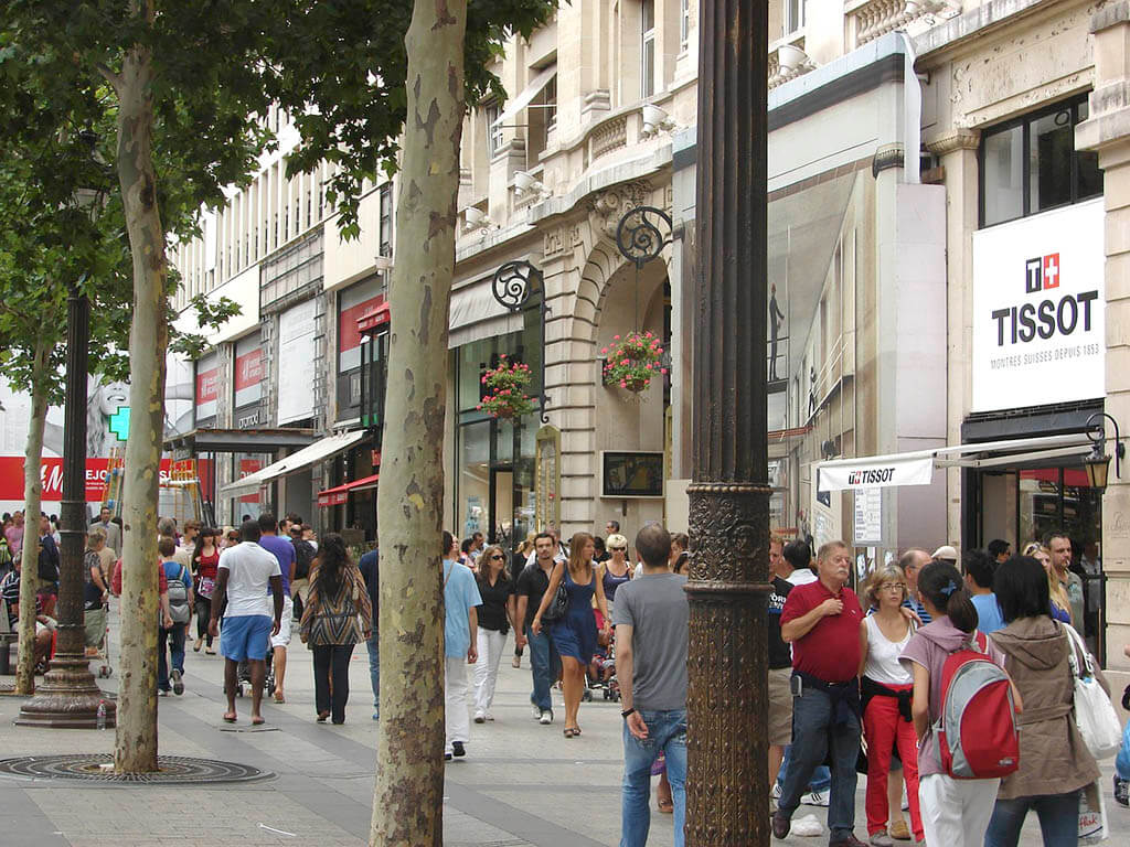 Shopping sugli Champs Elysees