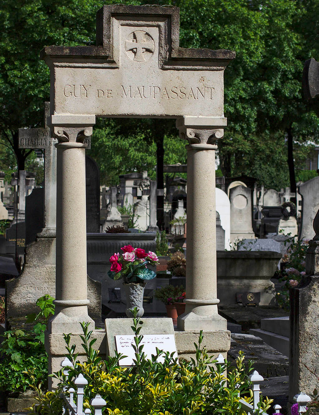Cimitero di Montparnasse: la tomba di Guy de Maupassant