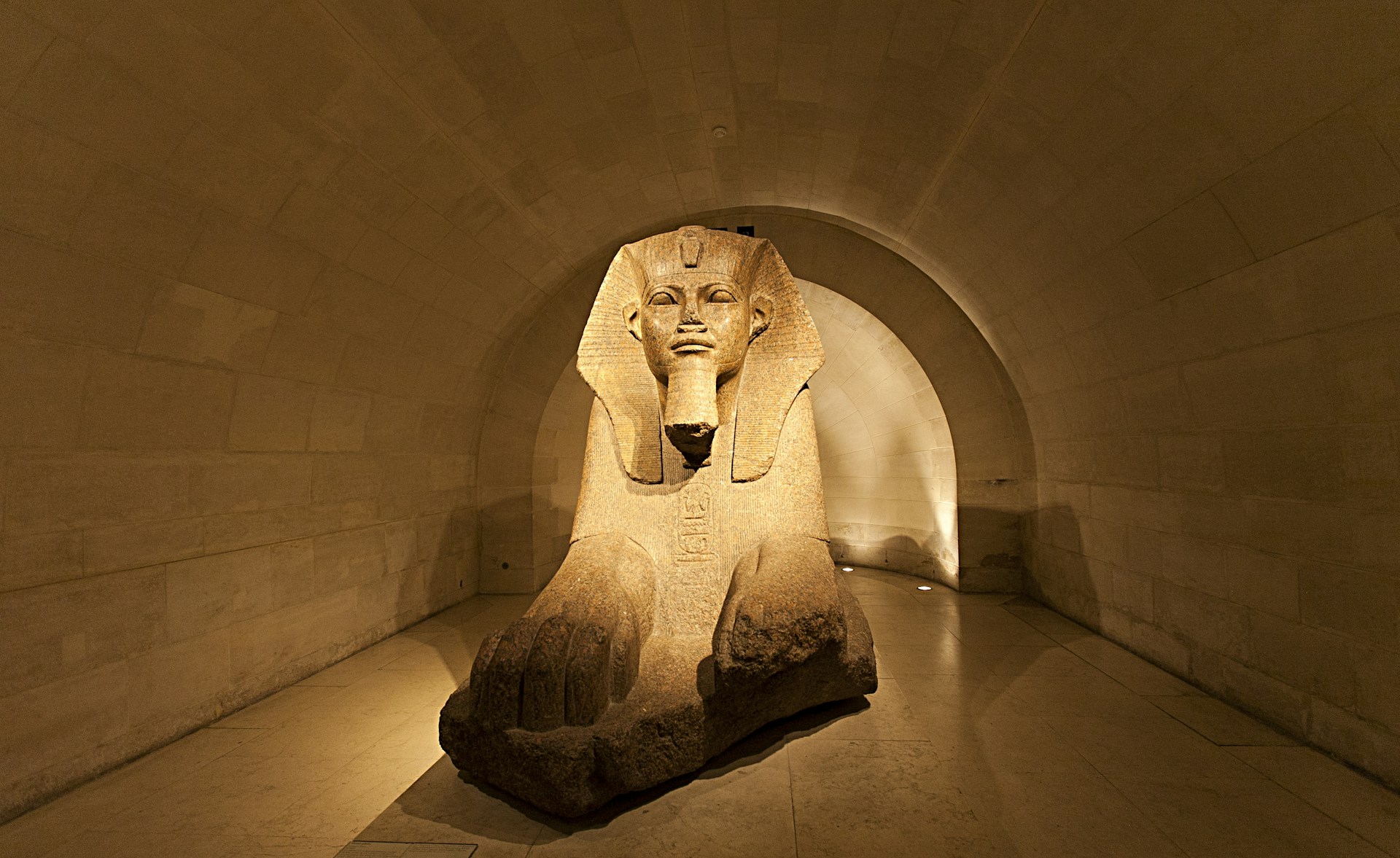 Le sale egizie del Museo del Louvre